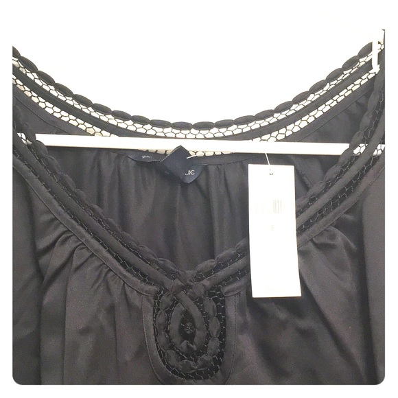 🆕 Banana Republic top 🆕 - Picture 2 of 4